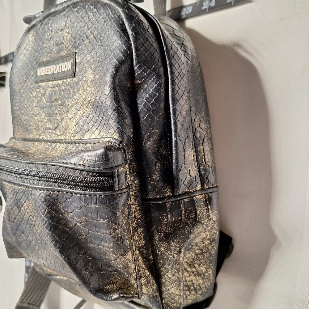 Vibedration Hydration Backpack w/o bladder -Snake/Reptile-Skin-Like - Small Used